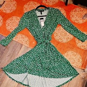 BCBGMaxAzria Emerald and Ivory Patterned Long Sleeve Dress